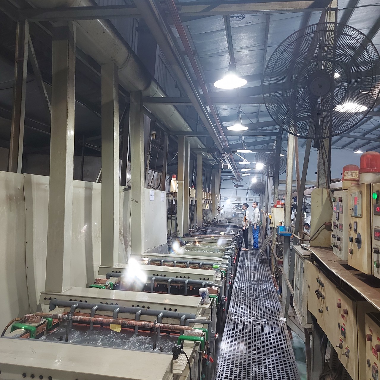 Dây chuyền bể nhựa dùng mạ hàng hóa